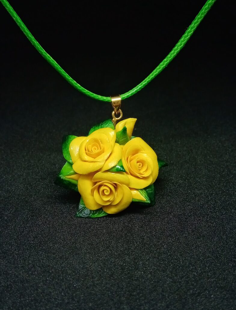 Yellow three roses Pendant